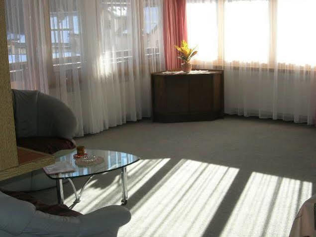 Haus Che D'Mot Apartment ซัมเนาน์ ภายนอก รูปภาพ